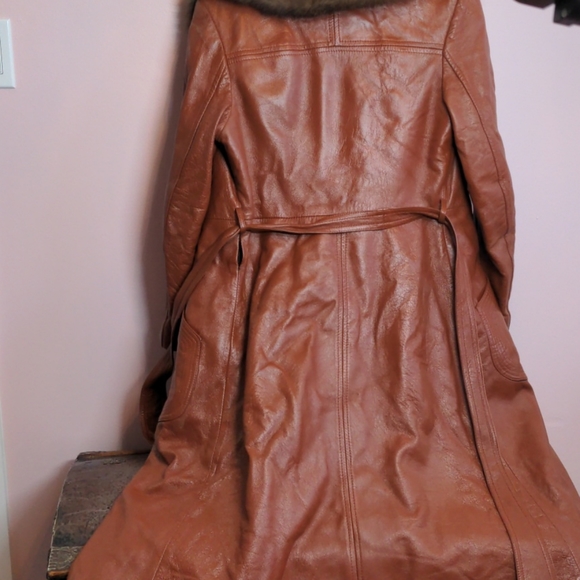 1960s Eaton's fur coat - Picture 5 of 5
